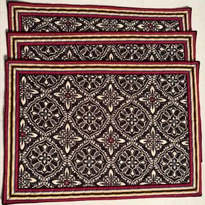 NEW/EUC - 3 BARCELONA Vera Bradley Placemats.